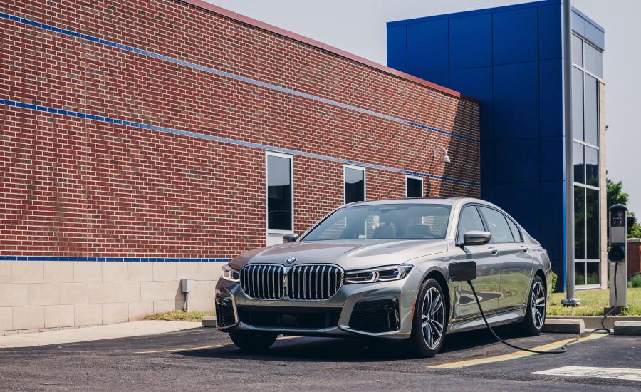  BMW 745e xDrive M Sport (G11) 2019 года  (NA) (фото 21 из 32)